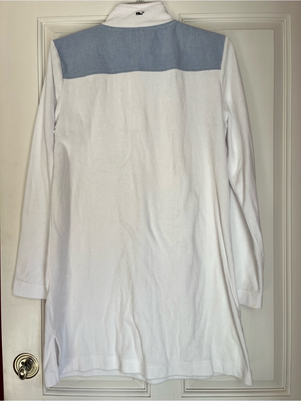 Vineyard Vines, White/Blue Long Sleeve Terry Coverup. - Picture 2 of 4